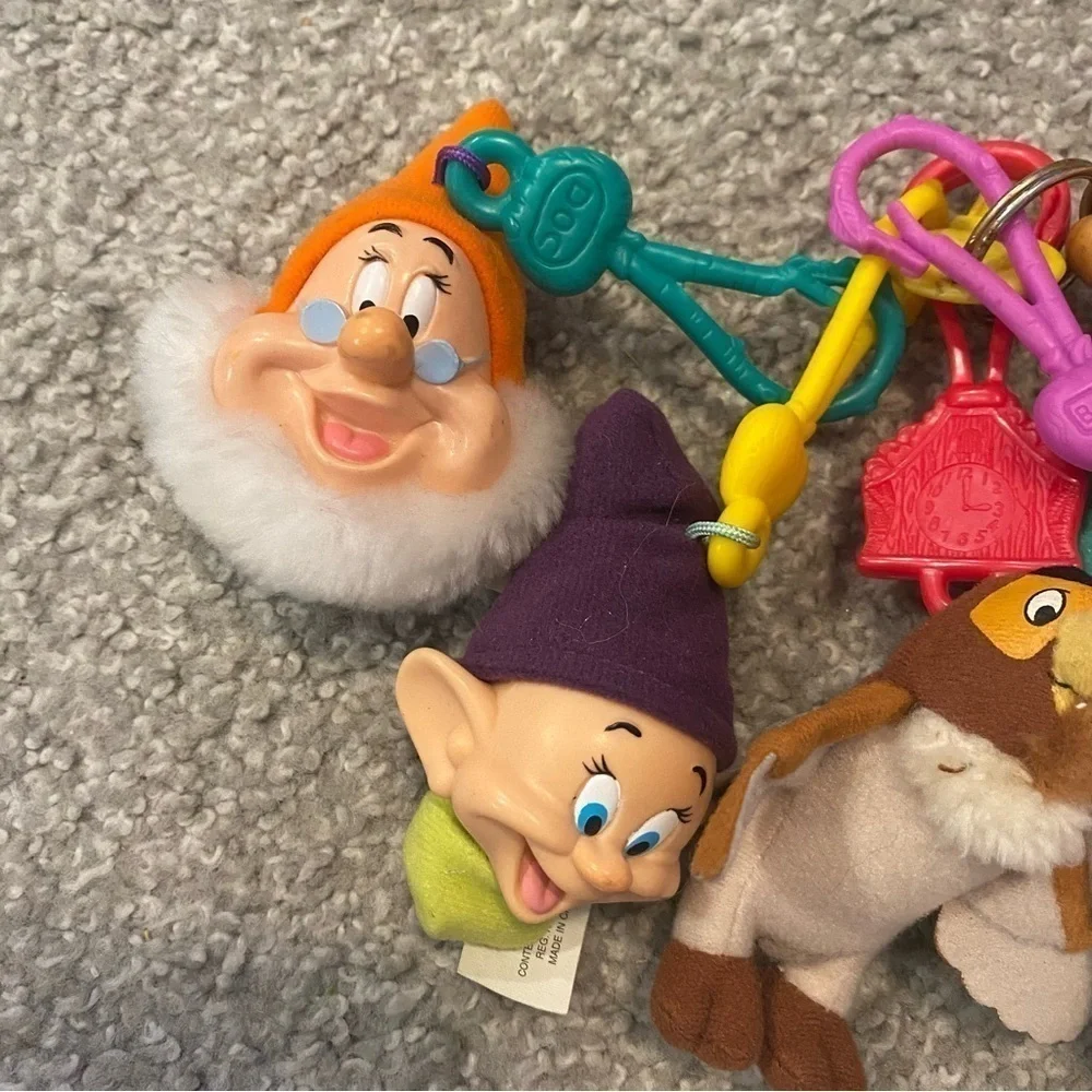 Vintage Snow White Seven Dwarfs Winnie the Pooh Owl 90s Keychain Bundle Lot